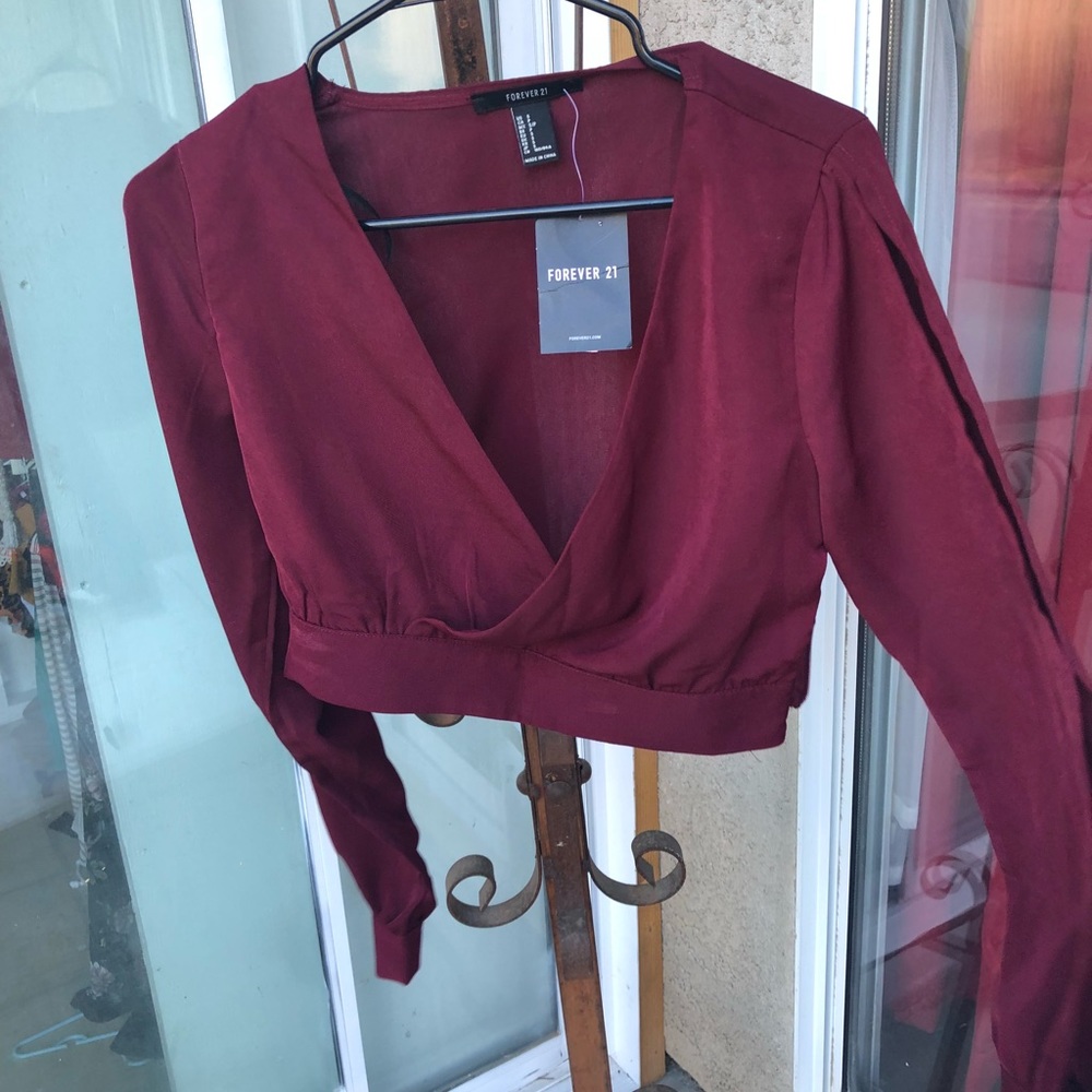 Maroon crop top 🙃💋
